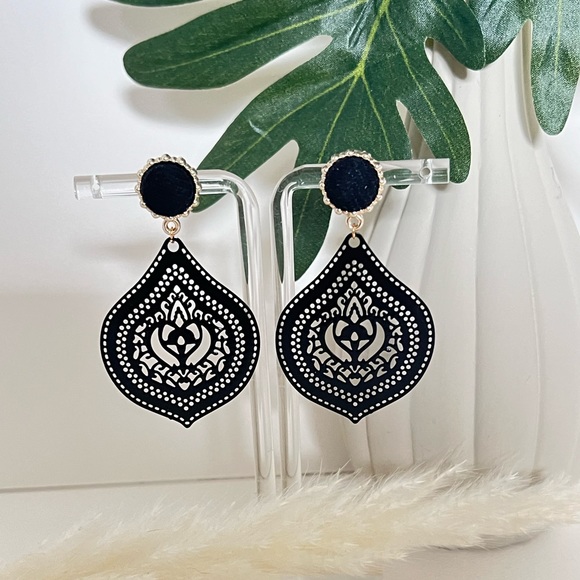 Edgy Art Nouveau Dangle Earrings - Stylish Ornate Earrings - Bohemian Earrings - Picture 9 of 9